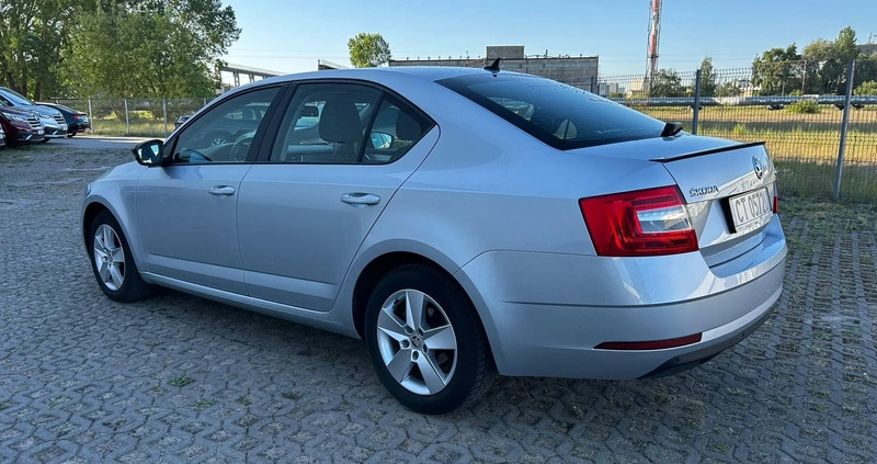 Skoda Octavia cena 39000 przebieg: 286925, rok produkcji 2019 z Sulejówek małe 137